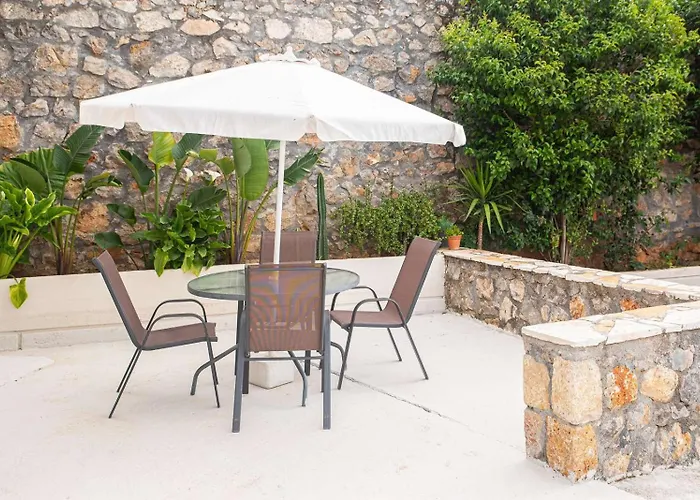 Messinian Moon * Calamata